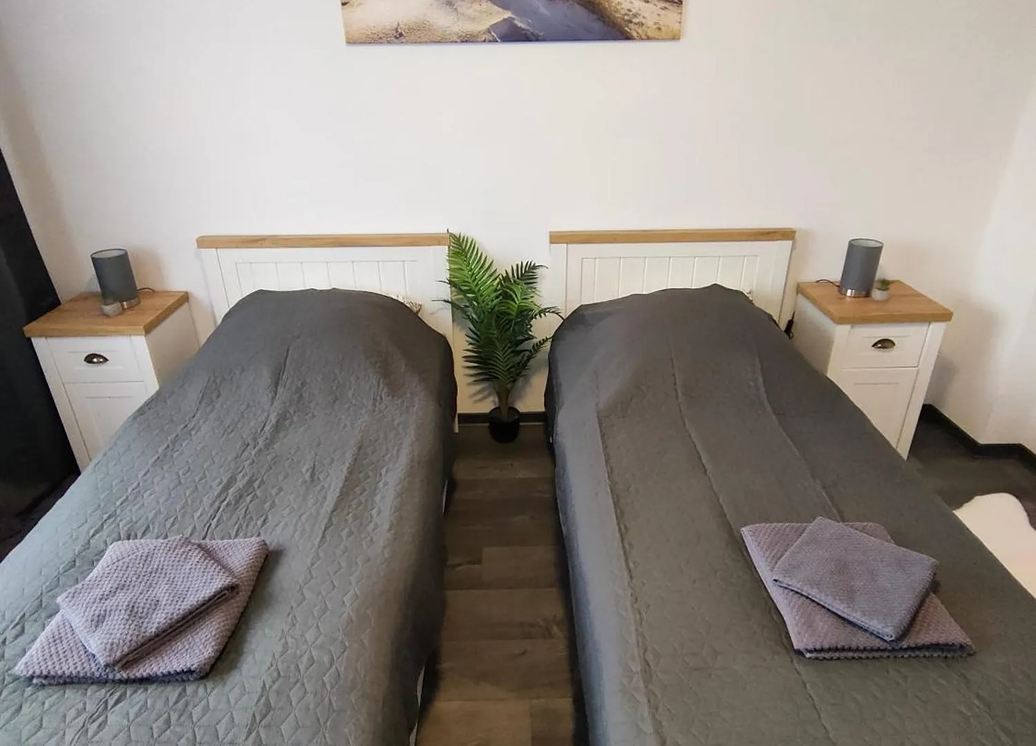 Large Central Apartment - Modern & Fully Equipped - Near Fair Köln 0*,